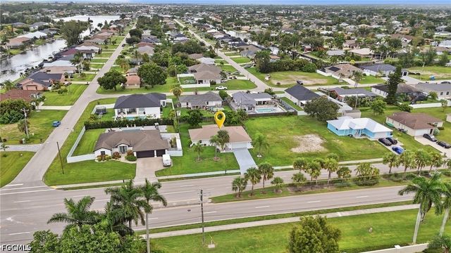 417 Trafalgar PKWY, Cape Coral, FL 33991