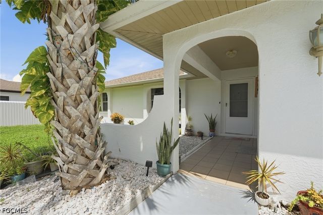 417 Trafalgar PKWY, Cape Coral, FL 33991