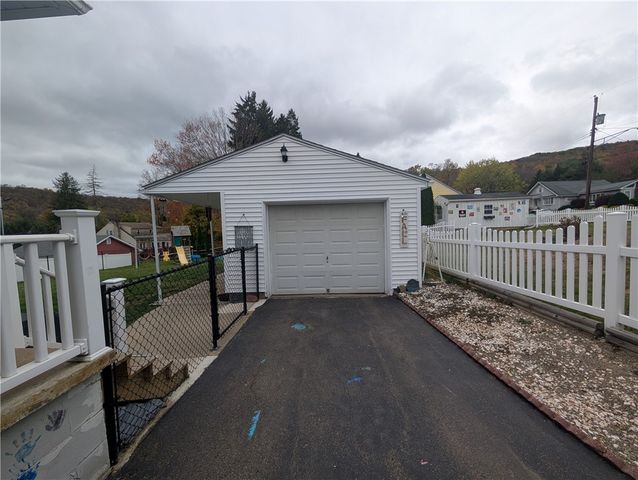 19 Parkway Lane, Bradford Town, PA 16701