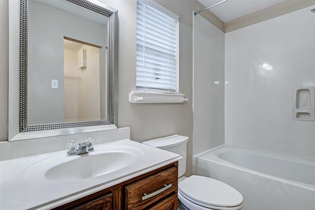 10822 Cane Grove Ln, Houston, TX 77075