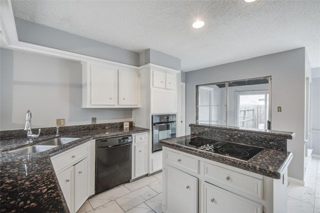 10603 Mills Circle, Houston, TX 77070