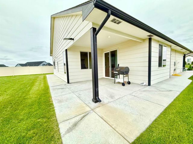 2540 S Spring Hollow St, Wichita, KS 67230