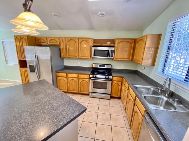 2037 GUS MORAN Street, El Paso, TX 79936
