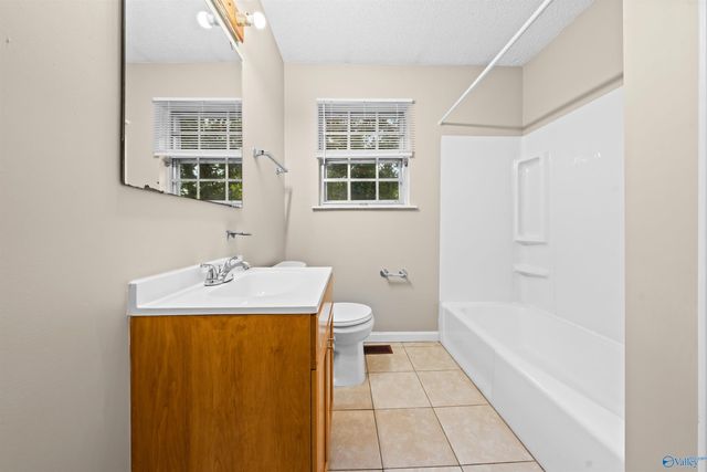5041 Kyle Lane NW, Huntsville, AL 35810