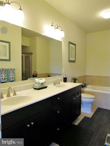 42581 SUNSET SQ, Ashburn, VA 20148