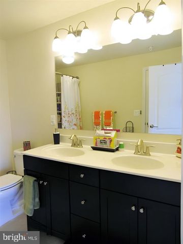 42581 SUNSET SQ, Ashburn, VA 20148