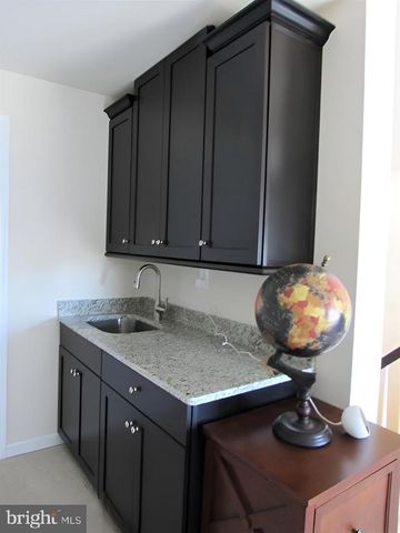 42581 SUNSET SQ, Ashburn, VA 20148
