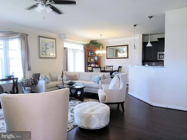 42581 SUNSET SQ, Ashburn, VA 20148