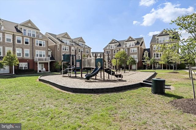 42581 SUNSET SQ, Ashburn, VA 20148