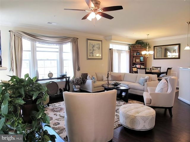 42581 SUNSET SQ, Ashburn, VA 20148