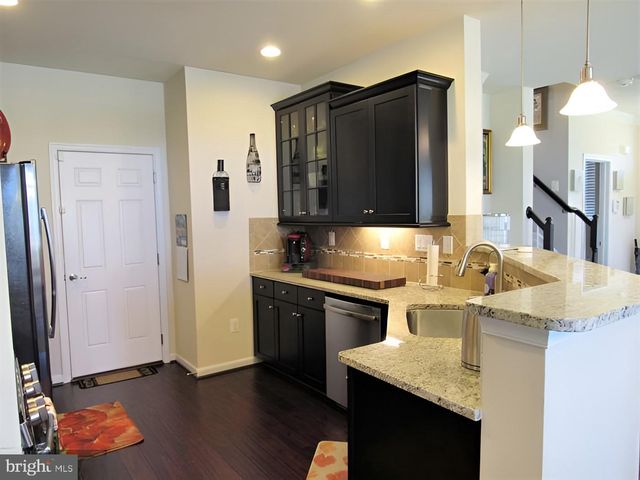42581 SUNSET SQ, Ashburn, VA 20148