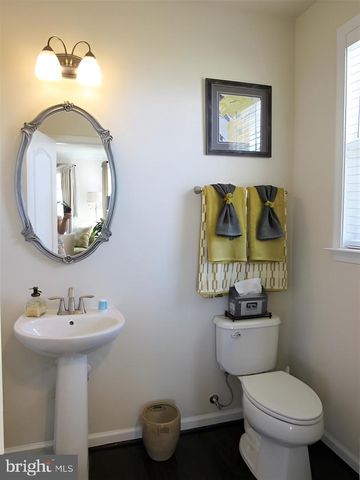 42581 SUNSET SQ, Ashburn, VA 20148