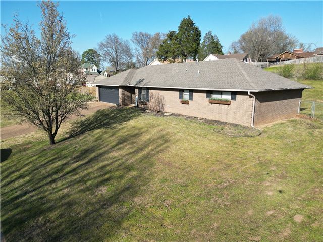 1102 N 8th Street, Van Buren, AR 72956