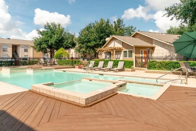 515 S Bender Avenue 210, Humble, TX 77338