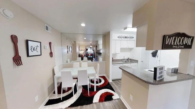 515 S Bender Avenue 210, Humble, TX 77338