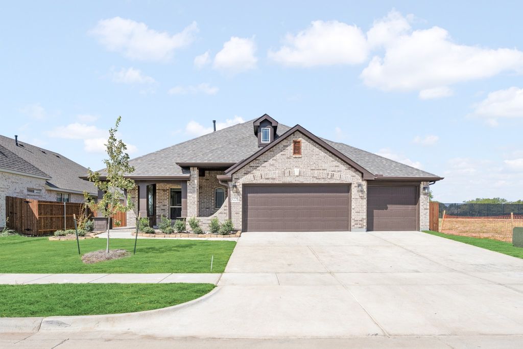 3225 Fraser Drive, Glenn Heights, TX 75154 — exterior