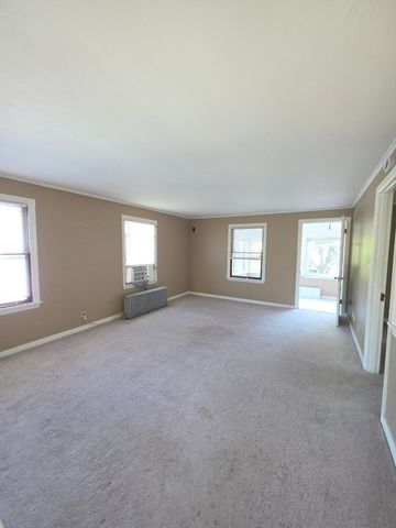 211 Edwards Avenue 2, West Dundee, IL 60118