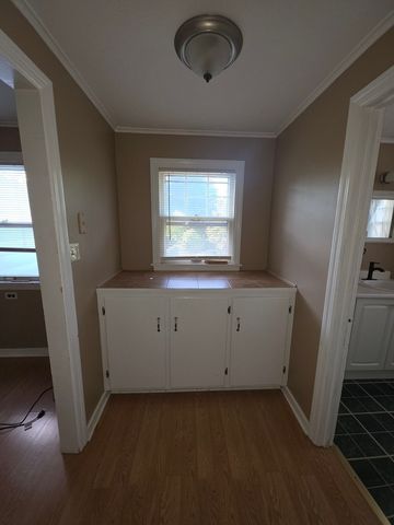 211 Edwards Avenue 2, West Dundee, IL 60118