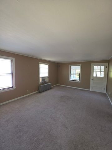 211 Edwards Avenue 2, West Dundee, IL 60118