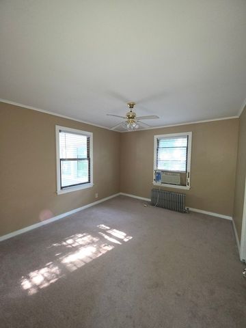 211 Edwards Avenue 2, West Dundee, IL 60118