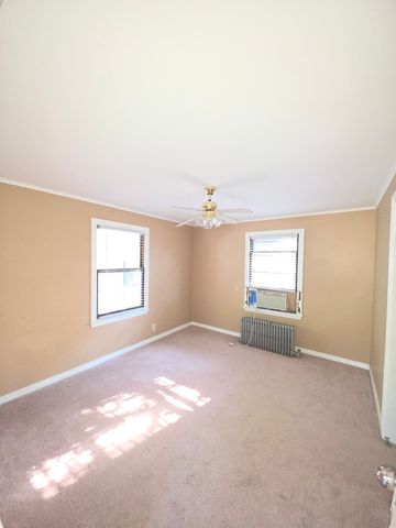 211 Edwards Avenue 2, West Dundee, IL 60118