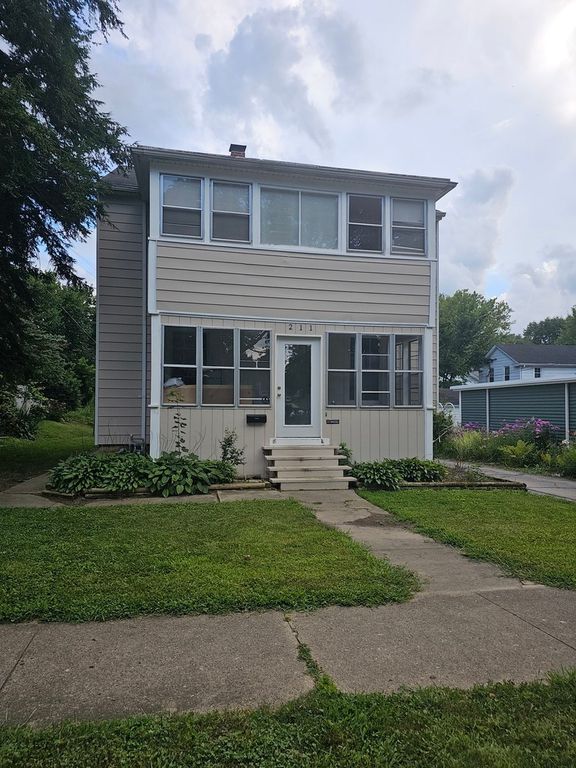 211 Edwards Avenue 2, West Dundee, IL 60118