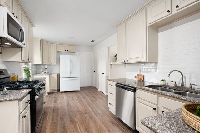 813 Chevy Chase Drive, Garland, TX 75043