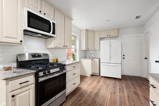 813 Chevy Chase Drive, Garland, TX 75043