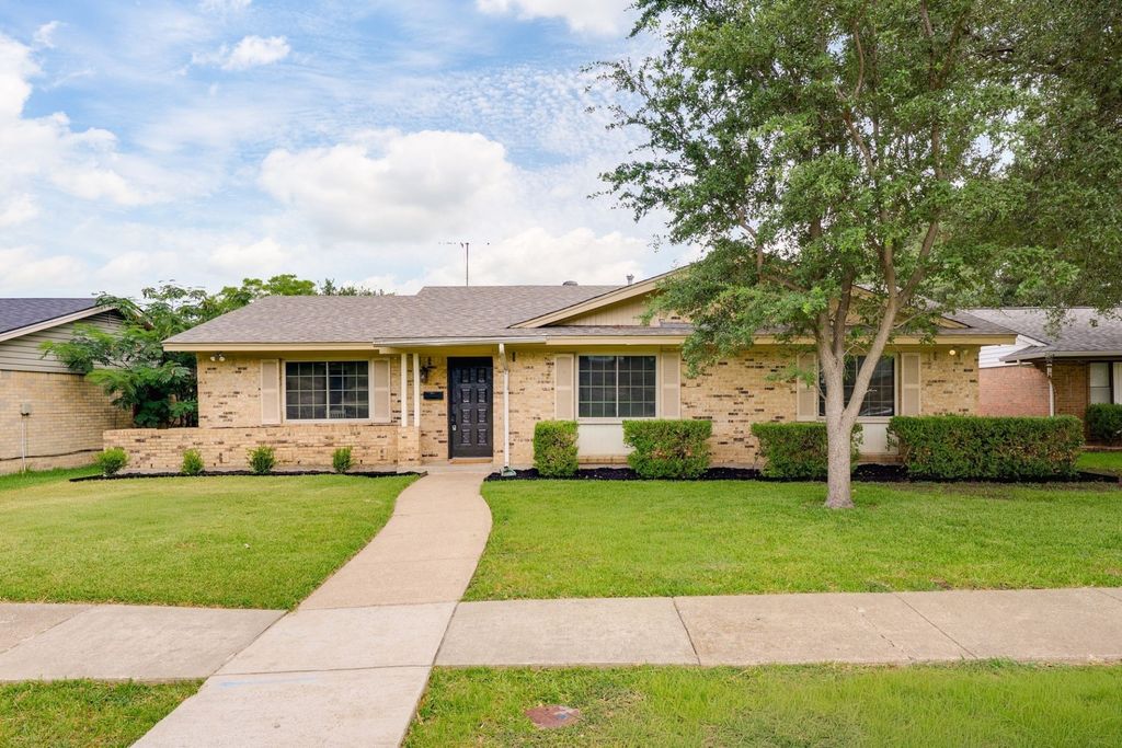 813 Chevy Chase Drive, Garland, TX 75043