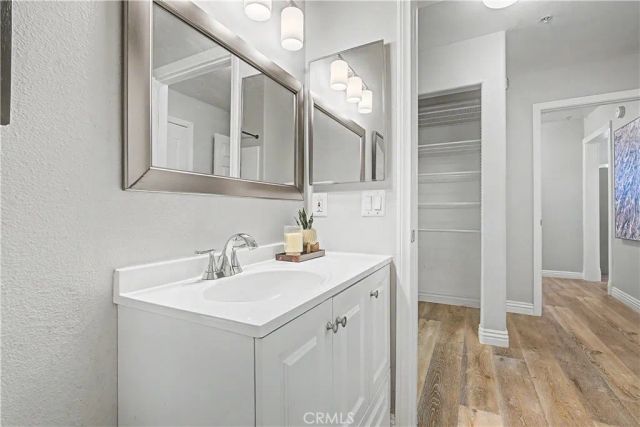 7120 La Tijera B101, Los Angeles, CA 90045