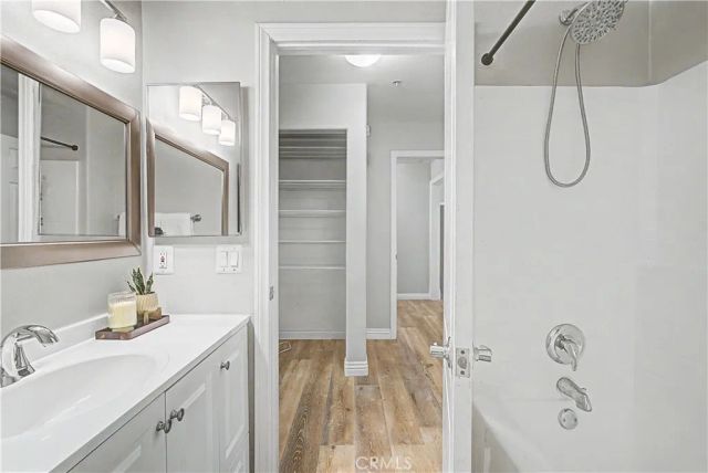 7120 La Tijera B101, Los Angeles, CA 90045
