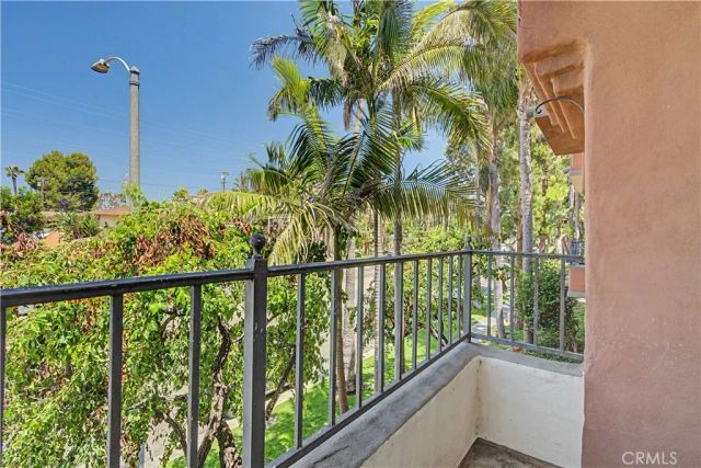 7120 La Tijera B101, Los Angeles, CA 90045