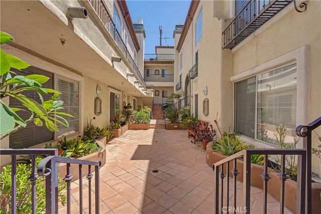 7120 La Tijera B101, Los Angeles, CA 90045