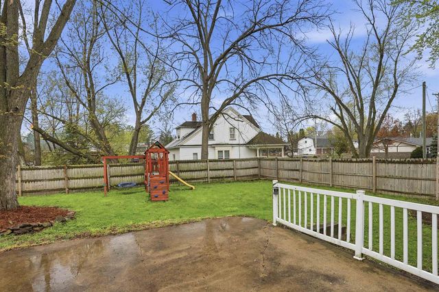 1602 S DIVISION STREET, New London, WI 54961