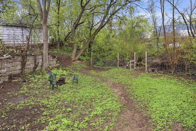 1602 S DIVISION STREET, New London, WI 54961