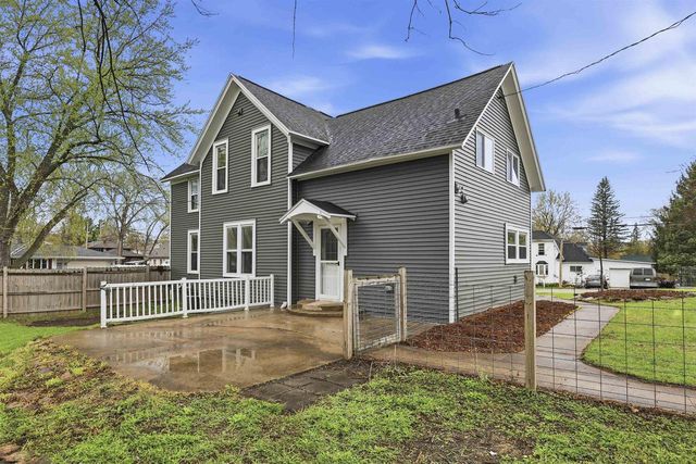 1602 S DIVISION STREET, New London, WI 54961