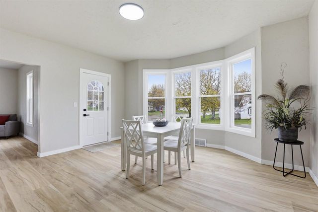 1602 S DIVISION STREET, New London, WI 54961