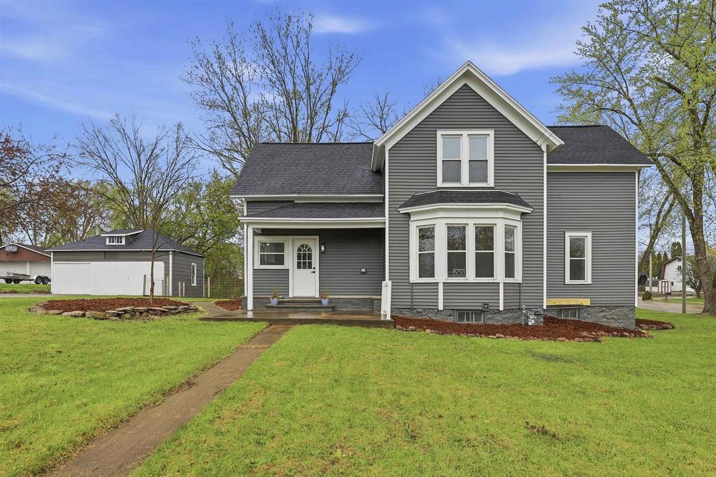1602 S DIVISION STREET, New London, WI 54961