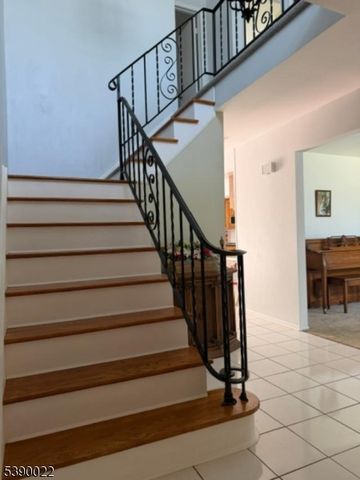 4 Parkview Dr, Roxbury Twp., NJ 07876