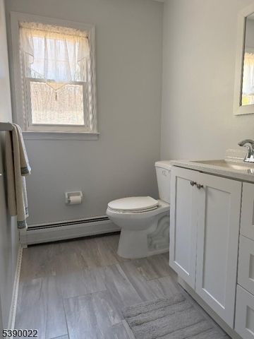 4 Parkview Dr, Roxbury Twp., NJ 07876