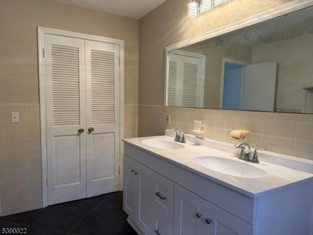 4 Parkview Dr, Roxbury Twp., NJ 07876