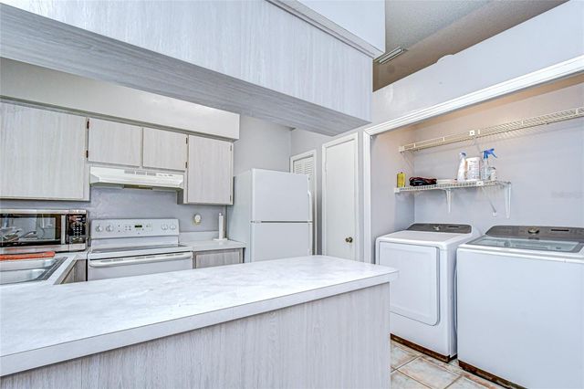 4739 SILVER CIRCLE, Zephyrhills, FL 33541