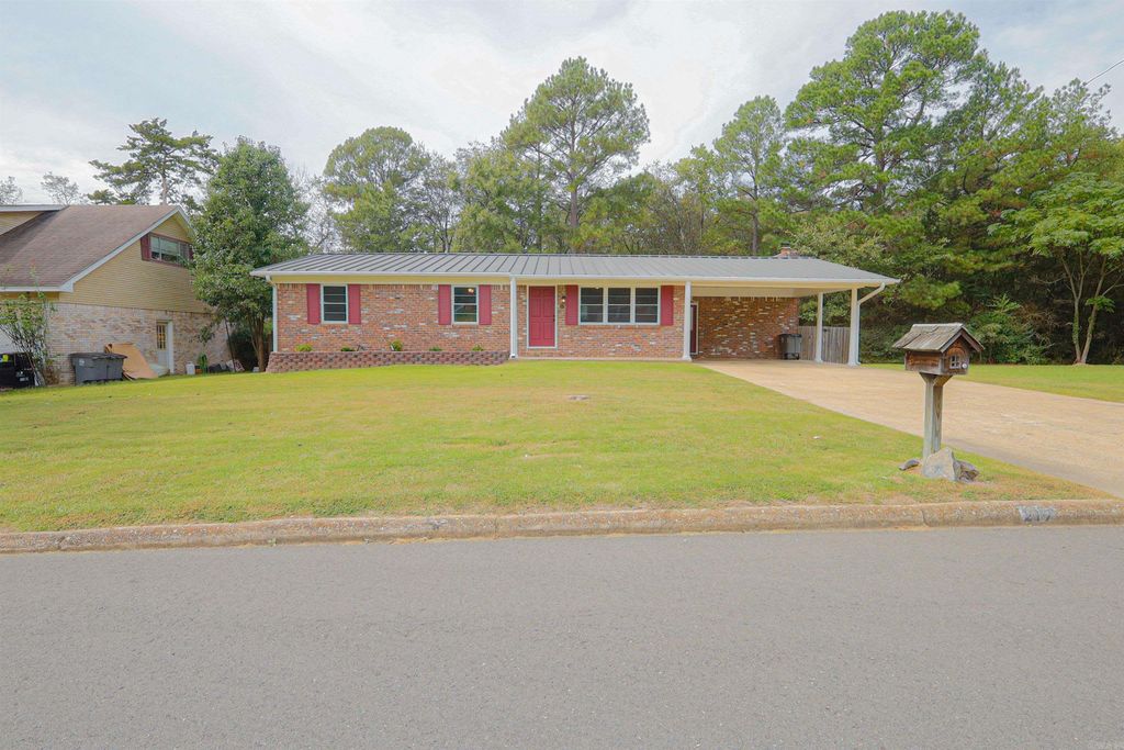 217 Cedarwood Drive, Hot Springs, AR 71901