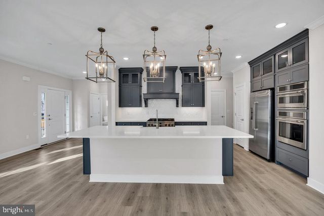 3801 JORDAN DR, West Windsor, NJ 08550