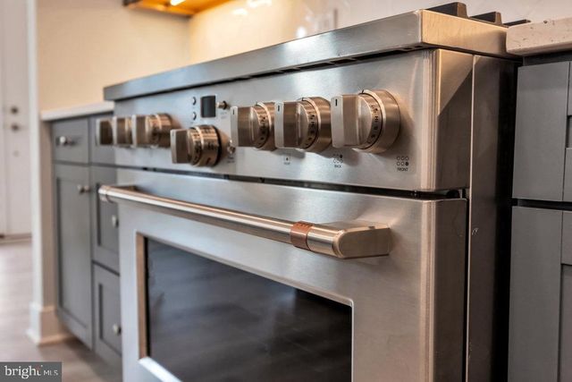 3801 JORDAN DR, West Windsor, NJ 08550