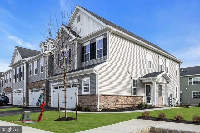 3801 JORDAN DR, West Windsor, NJ 08550