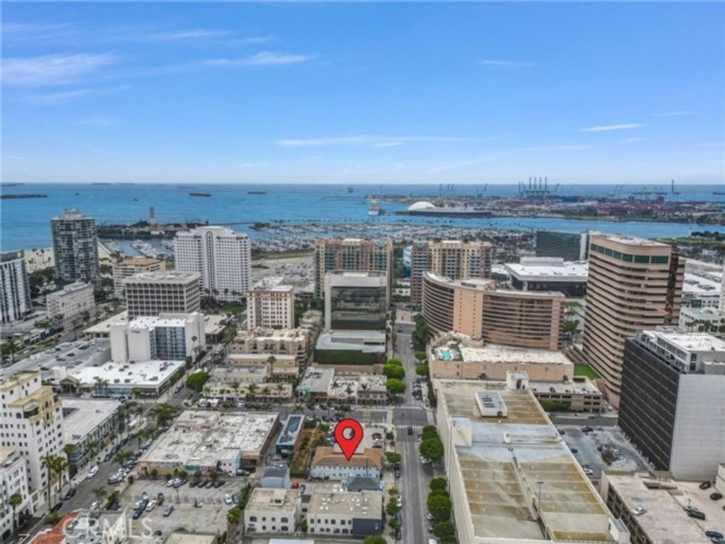 122 Elm Avenue 11, Long Beach, CA 90802