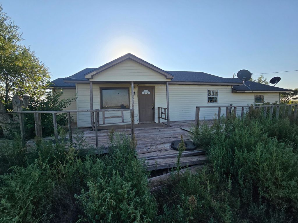 1611 Co Rd 50, Plainview, TX 79072