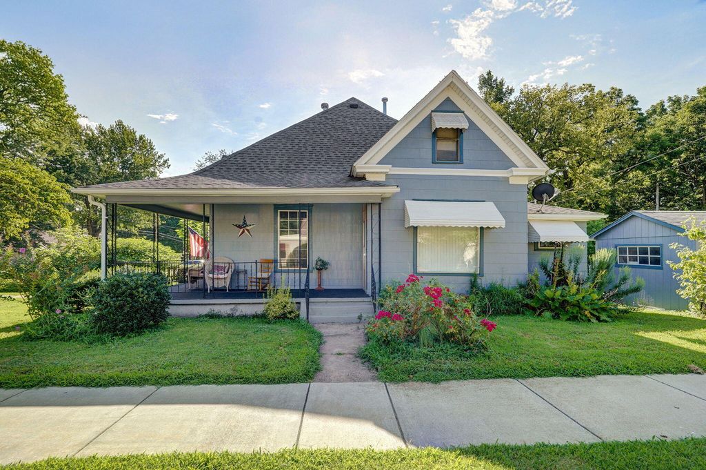 1462 E Mcdaniel Street, Springfield, MO 65802