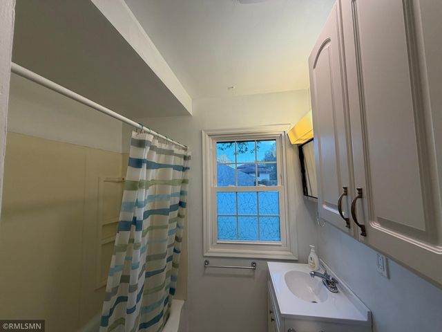 1600 37th Avenue NE, Minneapolis, MN 55421